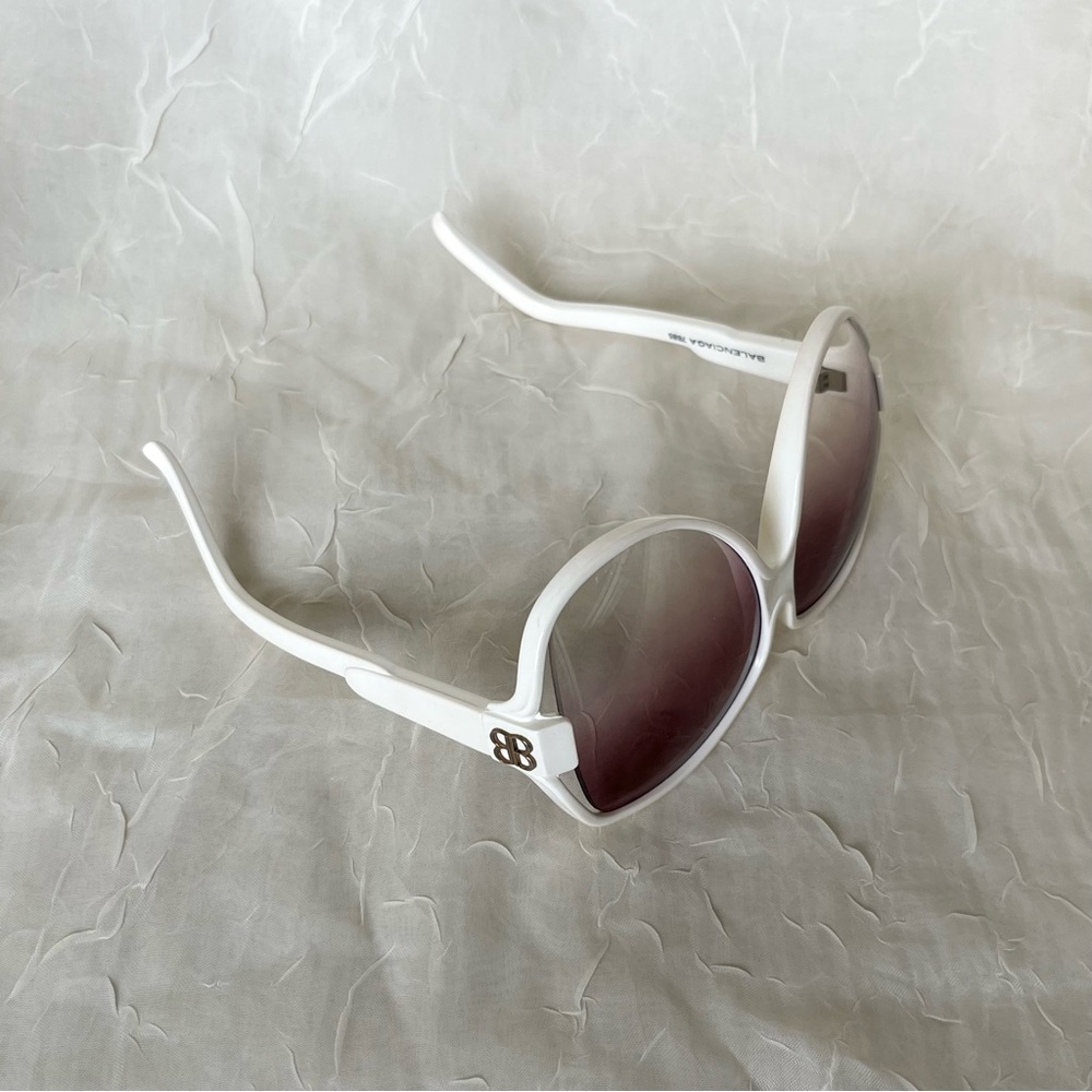 [ ” ▀ ﹏ ▀ ” ]

Vintage 70s Balenciaga Sunglasses - Picture 8 of 17